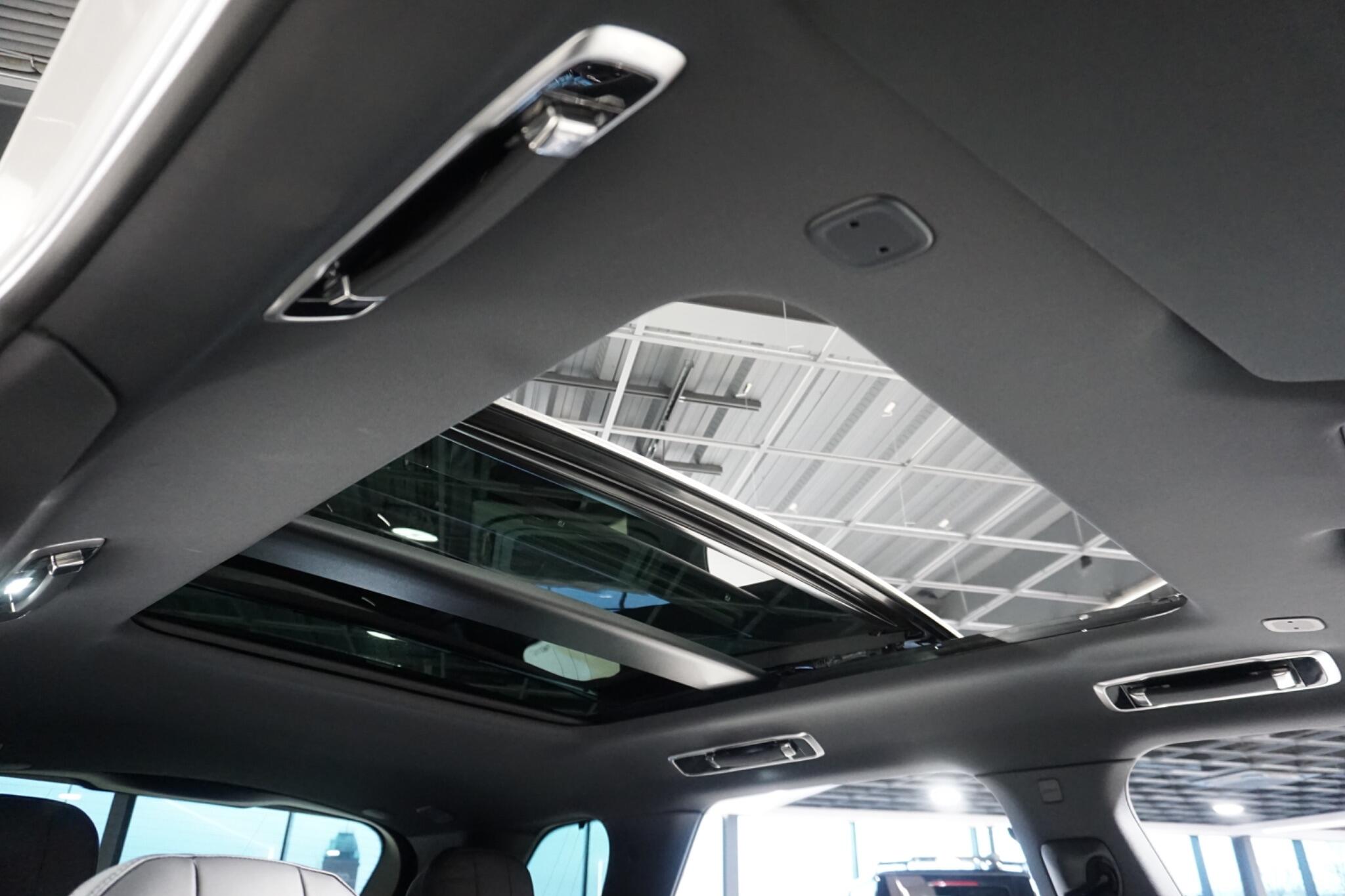 Land Rover Range Rover Sport 3.0 D300 MHEV Dynamic SE SUV 5dr Diesel Auto 4WD Euro 6 (s/s) (300 ps)